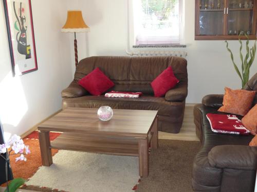 a living room with a couch and a coffee table at Ferienwohnung Welle in Freest