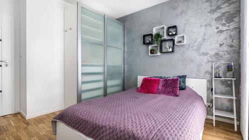 Tempat tidur dalam kamar di Lucky - BillBerry Apartments