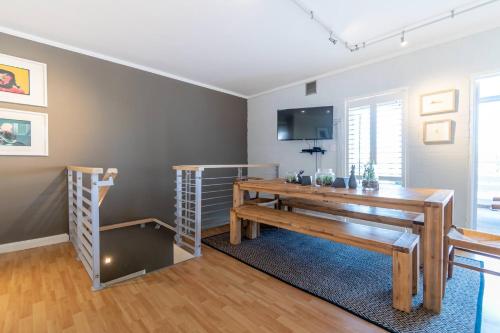 TV/Unterhaltungsangebot in der Unterkunft Trendy Get-Away On The Canals, Thesen Islands