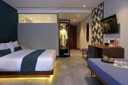 Postel nebo postele na pokoji v ubytování Baitong Hotel & Resort Phnom Penh