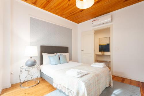 FLH São Bento Apartment with Balcony
