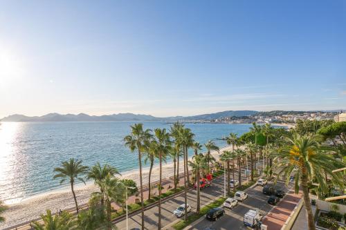 On La Croisette: new 2 bedrooms with sea view