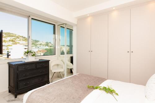 On La Croisette: new 2 bedrooms with sea view