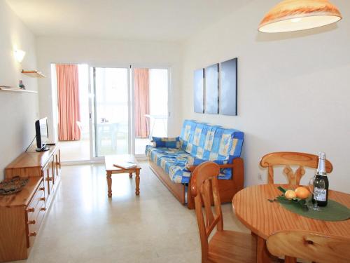 TV a/nebo společenská místnost v ubytování Apartment Los Gemelos-2 by Interhome