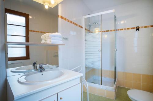 Kylpyhuone majoituspaikassa Hotel Relais d'ISSENHEIM Table d'hôtes