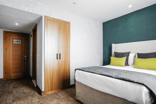 Un ou plusieurs lits dans un hébergement de l'établissement Sveo İstanbul Hotel