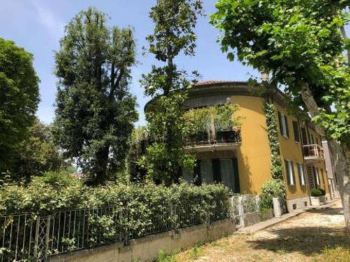 a yellow house with a fence in front of it at Villa Mase in Ravenna