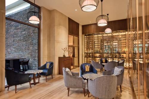 Posezení v ubytování Hyatt Regency Dharamshala Resort