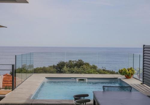 Kolam renang di atau dekat dengan Casa Dalessio 3 - Villa Vue Mer et Piscine