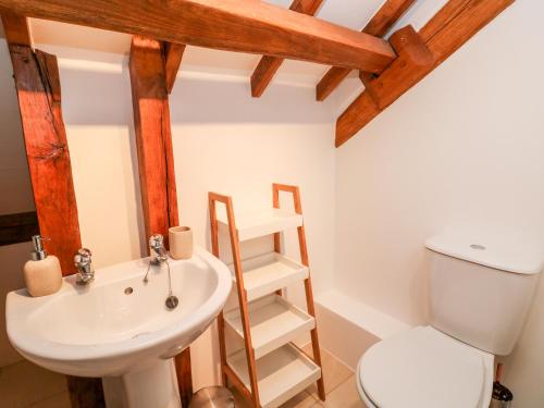 Phòng tắm tại Cowslip Cottage
