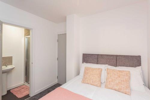 Ένα ή περισσότερα κρεβάτια σε δωμάτιο στο Cherry Property - Hornby Road