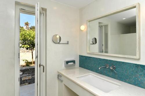 Ένα μπάνιο στο Blue Amaryllis Villas