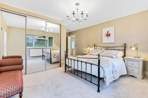 Postel nebo postele na pokoji v ubytování Ballyness Lodge