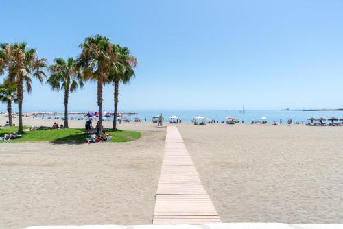 MP3-Bright Beachfront 1-Bedroom Apt Walk To Old Town, Málaga – Updated 2023  Prices