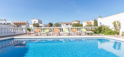 Bazén v ubytovaní Apart-rent Villa Creus 0038 alebo v jeho blízkosti