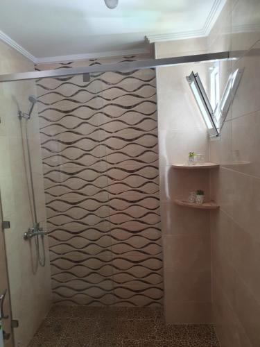 Koupelna v ubytování Appartement avec piscine, 1min de la plage