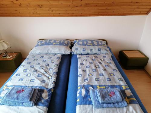 Kovács Apartmanにあるベッド