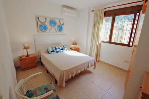 เตียงในห้องที่ Dos Soles - sea view holiday home with private pool in Costa Blanca