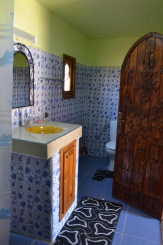 Kylpyhuone majoituspaikassa Mhamid Auberge Saharaespace