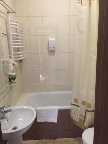 Koupelna v ubytování Hotel Karpaty