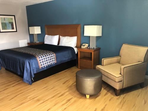 Ένα ή περισσότερα κρεβάτια σε δωμάτιο στο Relax Inn Savannah