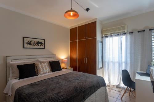 Ένα ή περισσότερα κρεβάτια σε δωμάτιο στο APÊ 5 ESTRELAS CENTRAL-FREE VAGA&NETFLIX
