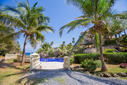 Keyhole Bay condo 10 condoにある庭