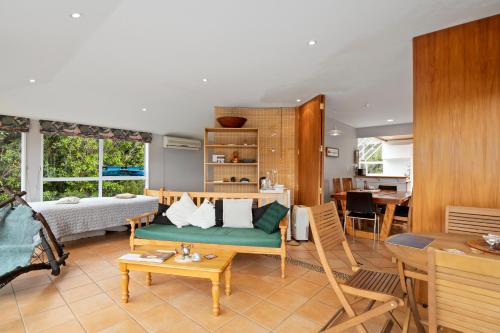 TasmanにあるBeach Front, Palms Beach House - Kaiteriteri Houseのギャラリーの写真