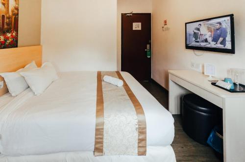 Postel nebo postele na pokoji v ubytování Kertih Damansara Inn