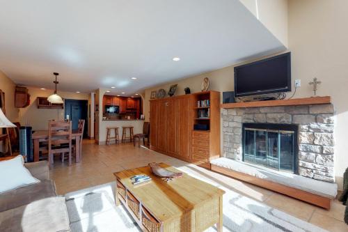 Village Square Penthouse Suite – Photos 2