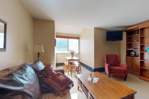 Studio at Village Square – Photos 2