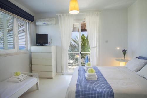 Galeriebild der Unterkunft Napa Beachfront Villa in Ayia Napa