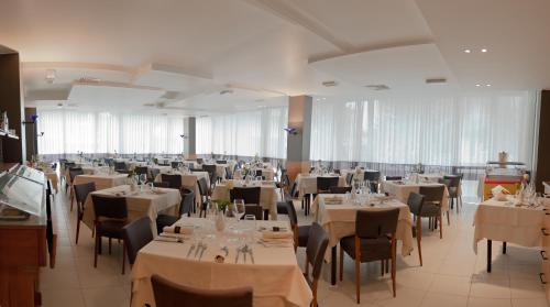 Hotel Santiagoにあるレストランまたは飲食店