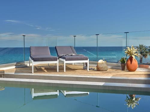Oceanis Luxury Suites with Private Heated Pools and Sea View