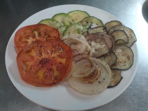 a plate of food with tomatoes and vegetables on it at Hotel El Jisu in Camaleño