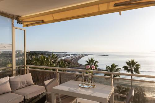 On la Croisette: luxe 2 bedrooms/ 2 baths