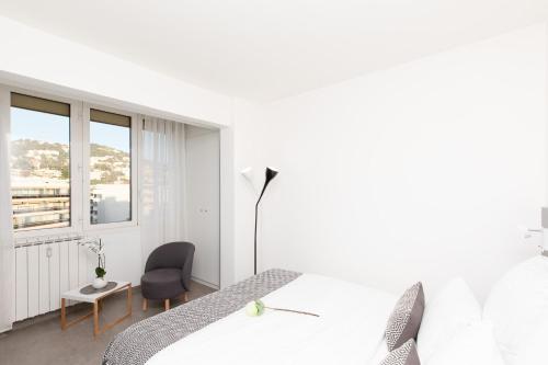 On la Croisette: luxe 2 bedrooms/ 2 baths
