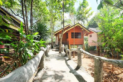 Photo de la galerie de l'établissement OYO 604 Ruen Mai Horm Resort, à Trang