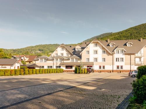 Nespecifikovaný výhled na hory nebo výhled na hory při pohledu z hotelu