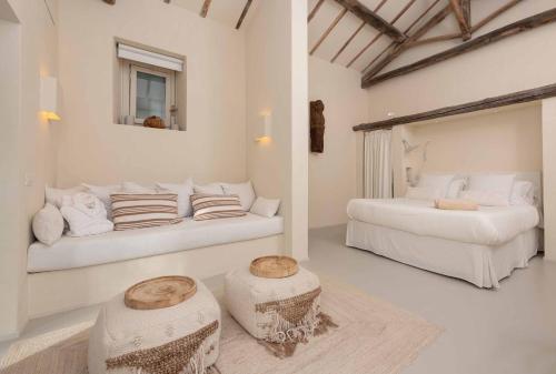 Un pat sau paturi într-o cameră la Castello di San Marco Charming Hotel & SPA