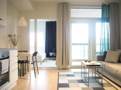 Posezení v ubytování 2ndhomes Tampere "Ratina" Apartment - Great Apt with Big Balcony next to a Lake & Ratina Mall