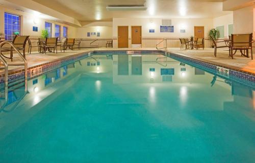 a large swimming pool in a hotel room at Holiday Inn Express Hotel & Suites Sioux Falls At Empire Mall by IHG in Sioux Falls