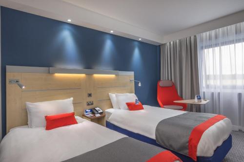 A bed or beds in a room at Holiday Inn Express Kettering Corby, an IHG Hotel 