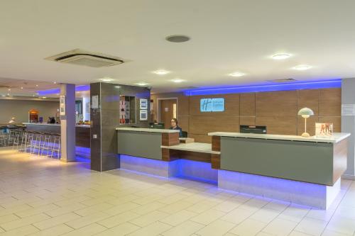 Lobi atau kawasan kaunter penerimaan di Holiday Inn Express Kettering by IHG