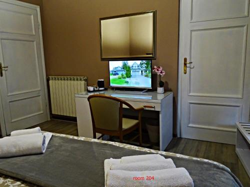 a room with a desk with a computer and a monitor at Affittacamere Arancio in Lucca