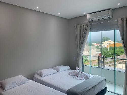 Serra Village Hotel tesisinde bir odada yatak veya yataklar
