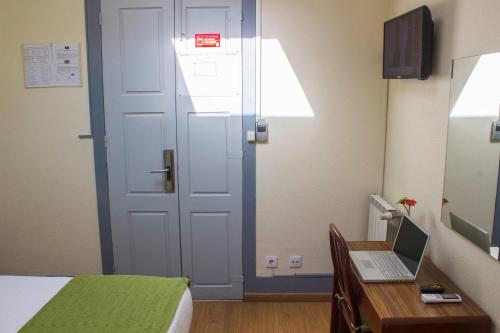 Μια τηλεόραση ή/και κέντρο ψυχαγωγίας στο Hotel Estoril Porto