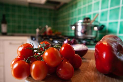 a bunch of tomatoes on a cutting board in a kitchen at DomoMea - Villetta Poseidone in Costa Rei
