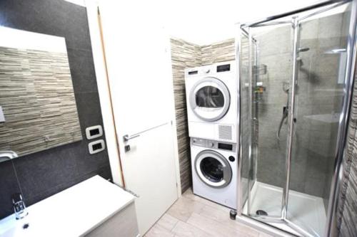 a bathroom with a washing machine and a shower at ...écche se dòrme in Castelvecchio Subequo