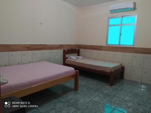 Tempat tidur dalam kamar di Hospedagem e queijaria Péua